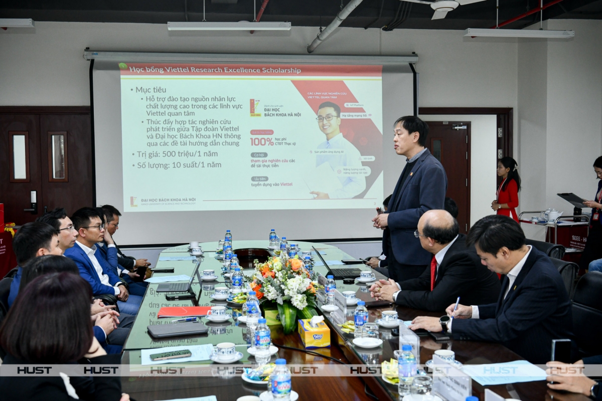 PGS. Nguyễn Hữu Thanh - Hiệu trưởng Trường Điện - Điện tử, Đại học Bách khoa Hà Nội phát biểu
Ảnh : HUST