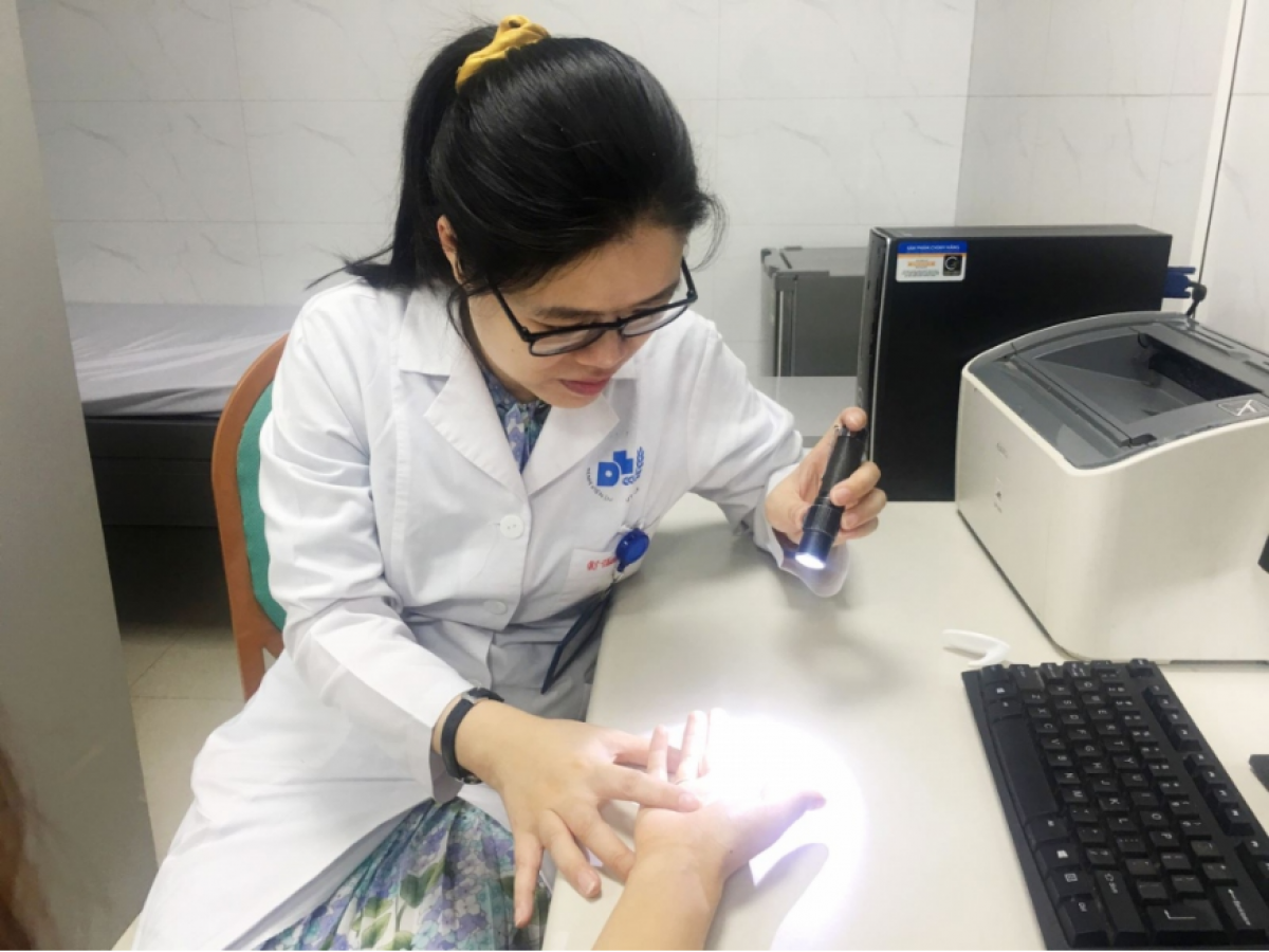 BSCKII Nguyễn Thị Thanh Thùy- Trưởng khoa Điều trị bệnh da Phụ nữ và trẻ em- BV Da liễu TƯ