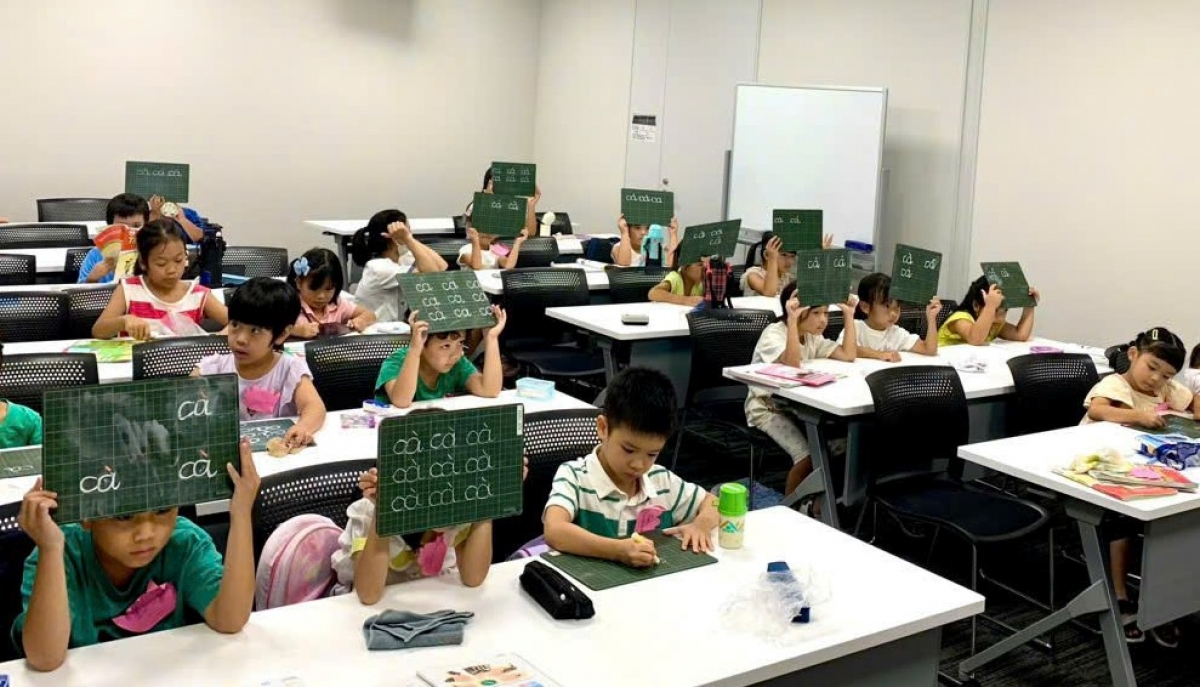 Một lớp học tiếng Việt cho con em người Việt thế hệ thứ 2,3 ở trường Việt ngữ Cây Tre, Nhật Bản.