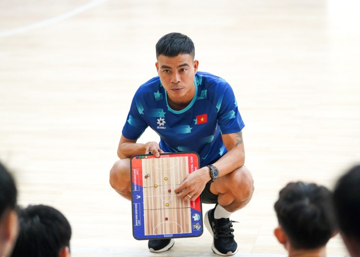 HLV trưởng đội tuyển futsal nữ Việt Nam - Nguyễn Đình Hoàng