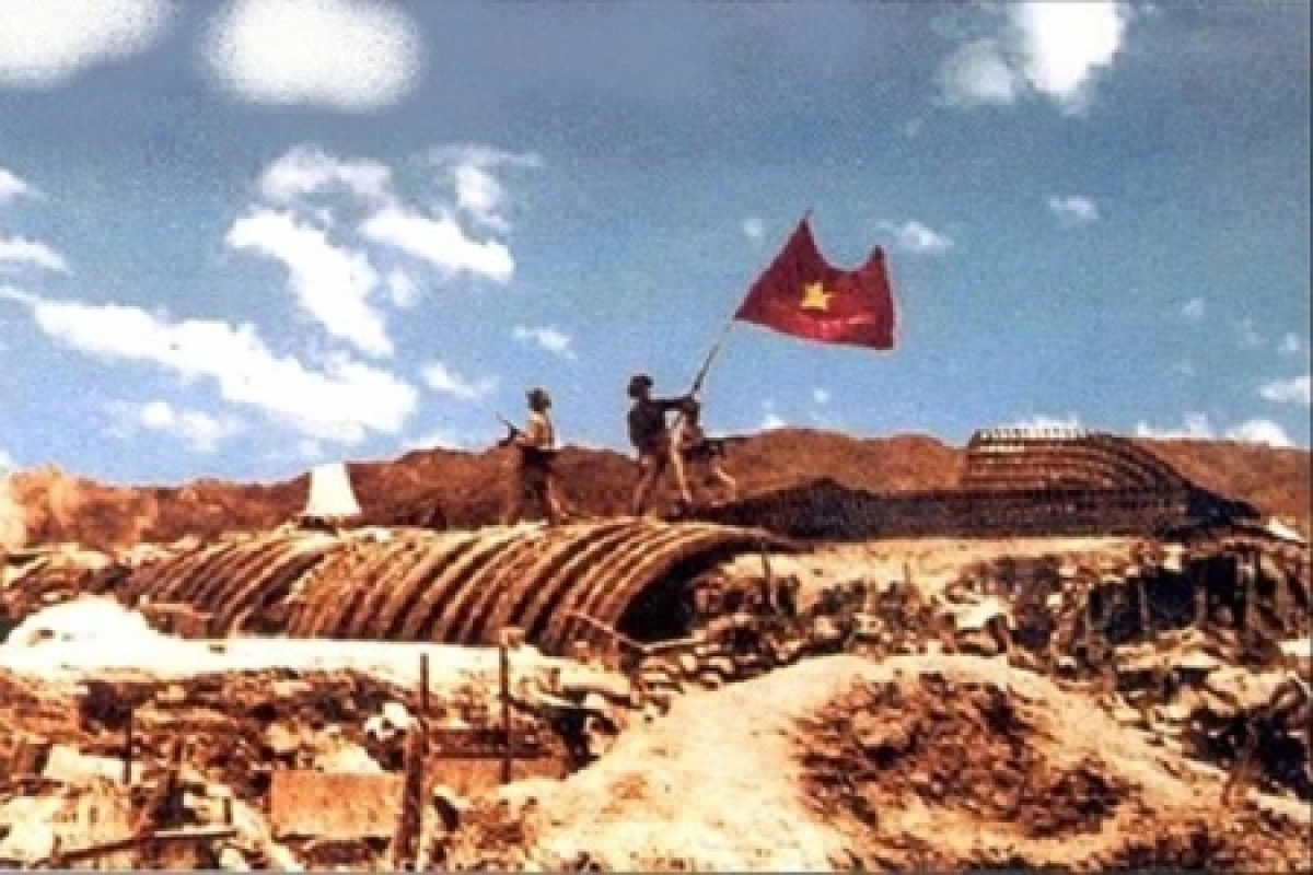 Tướng Lê Trọng Tấn chỉ huy đánh trận mở màn vào cao điểm Him Lam và kết thúc chiến dịch Điện Biên Phủ, kết thúc 9 năm kháng chiến chống thực dân Pháp.