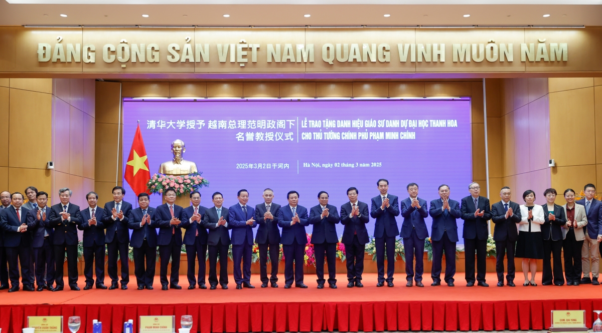 Lãnh đạo Đảng, nhà nước, đại diện các Bộ, ngành Việt Nam và ĐH Thanh Hoa tại Lễ trao tặng danh hiệu GS danh dự cho Thủ tướng Chính Phủ Phạm Minh Chính