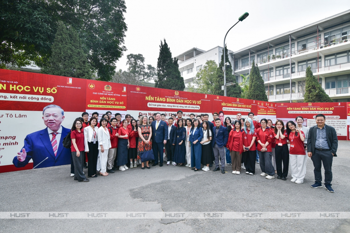 Đại sứ Hoa Kỳ- ngài Marc E. Knapper có buổi giao lưu cùng cán bộ và sinh viên Bách khoa Hà Nội
( Ngày 25/3/2025 )