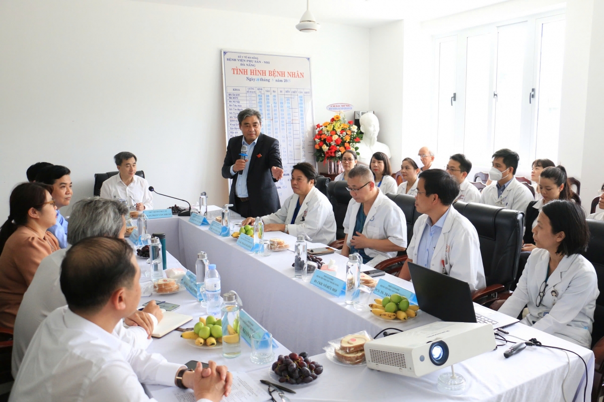 Đoàn Công tác của Bộ Y tế lmà việc với Bệnh viện Phụ Sản Nhi Đà Nẵng