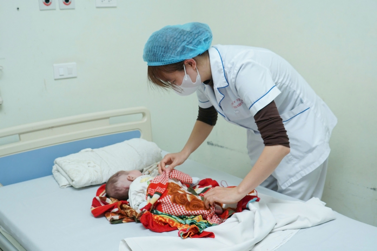 Trẻ đã dần ổn định, vết mổ khô sau 1 tuần phẫu thuật