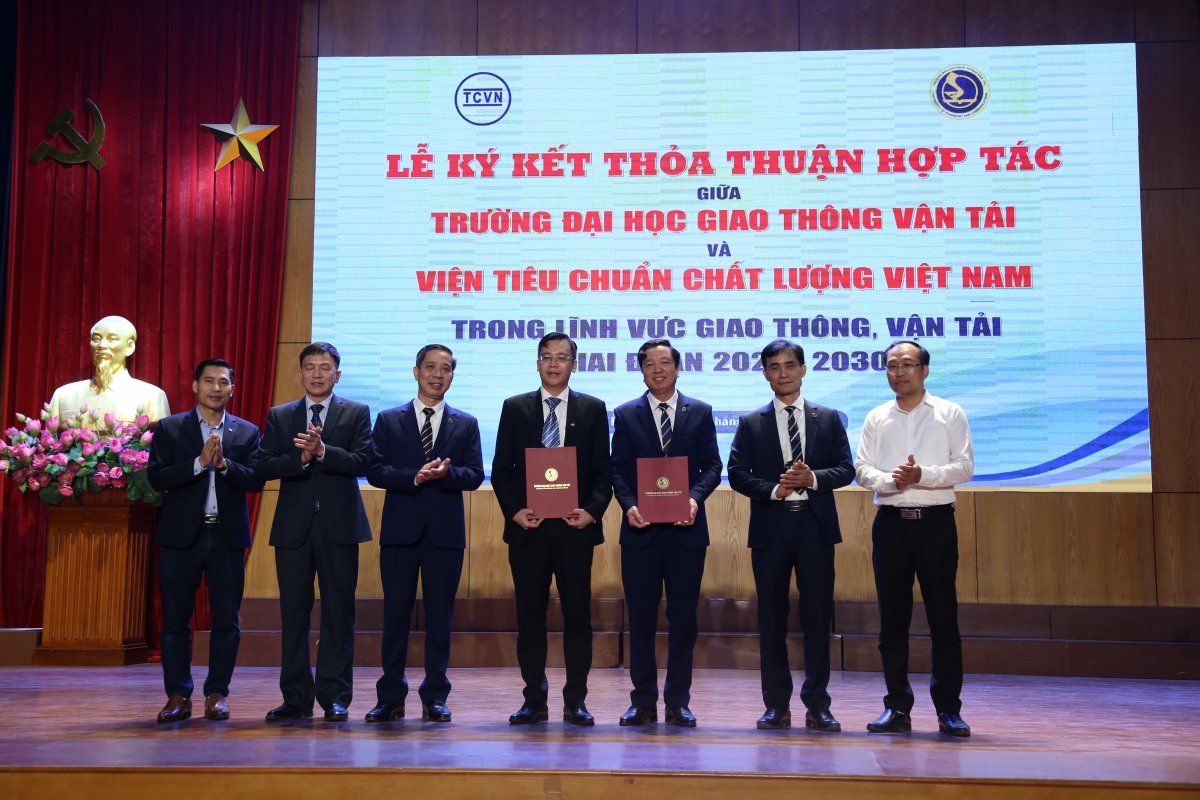 Lễ ký kết thỏa thuận hợp tác với Viện Tiêu chuẩn chất lượng Việt Nam để xây dựng tiêu chuẩn quốc gia trong lĩnh vực giao thông vận tải giai đoạn 2025-2030