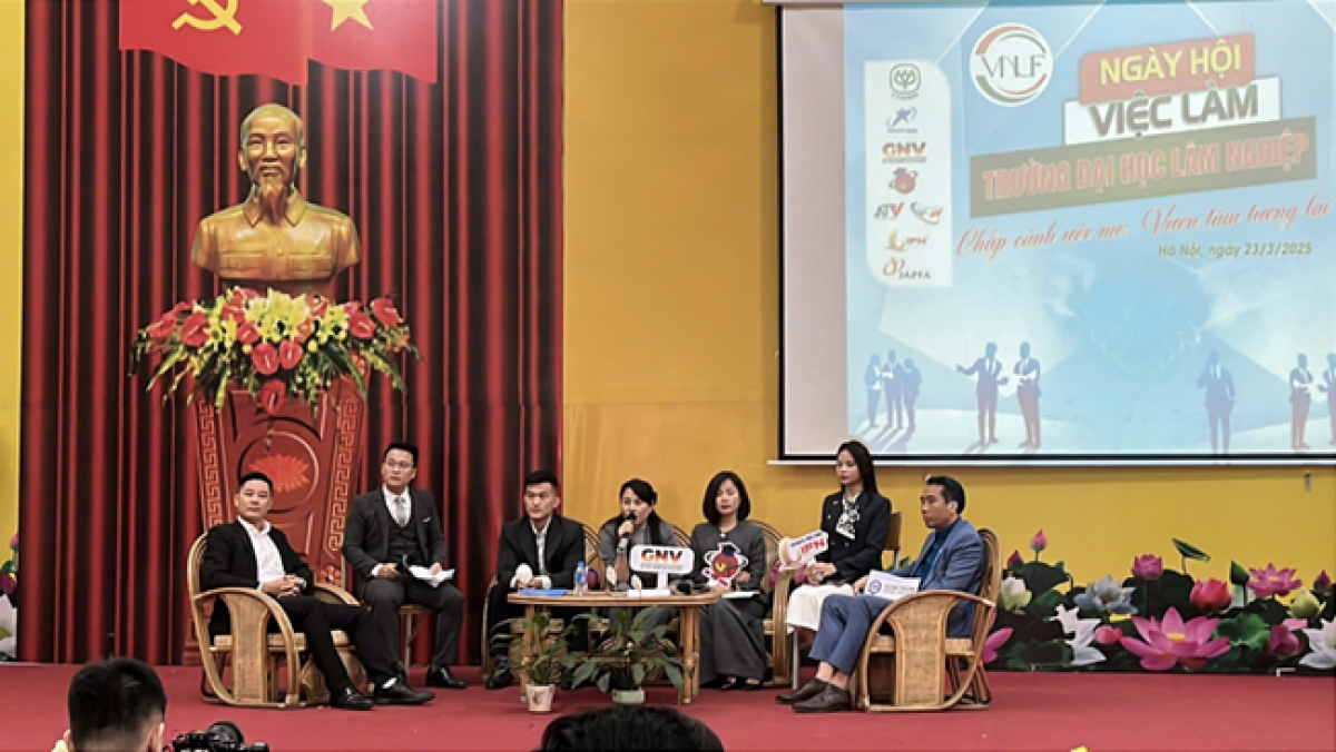 Tọa đàm giữa sinh viên và đại diện doanh nghiệp, nhà tuyển dụng
