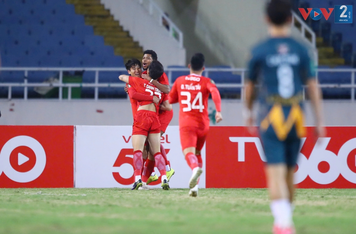 Trần Danh Trung ấn định chiến thắng 2-0 cho Thể Công Viettel