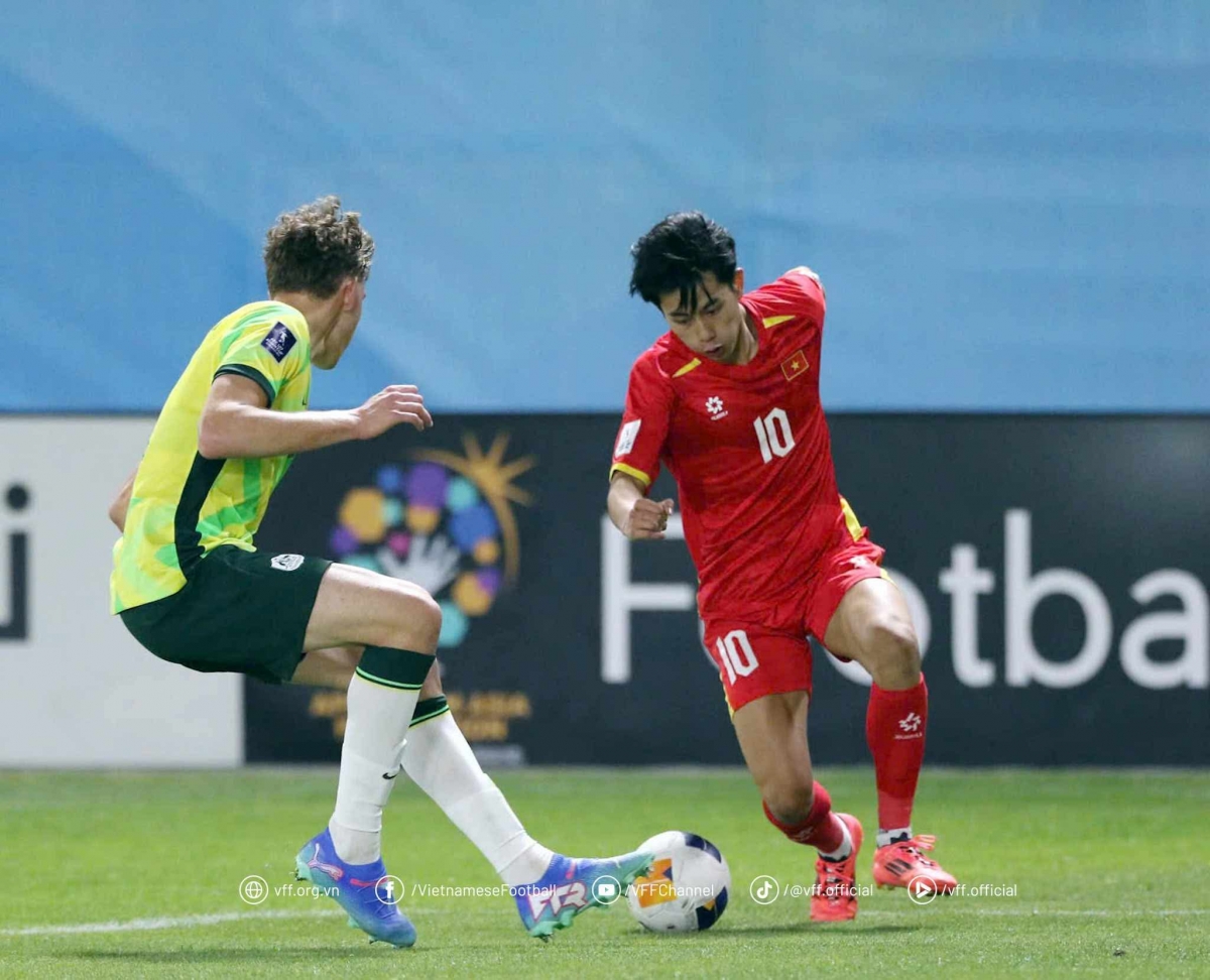 Dù bị dẫn trước nhưng U17 Việt Nam vẫn thi đấu kiên cường trước U17 Australia (ảnh VFF)