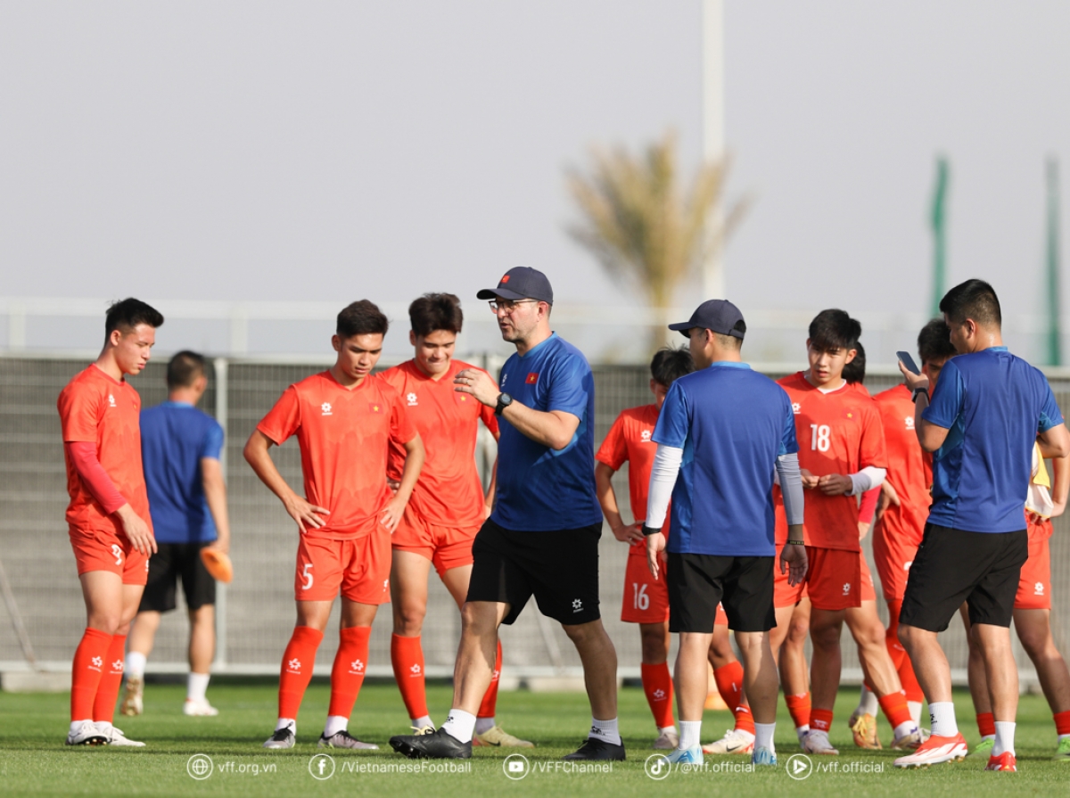 U17 Việt Nam chuẩn bị cho trận ra quân tại VCK U17 châu Á 2025 (ảnh: VFF)