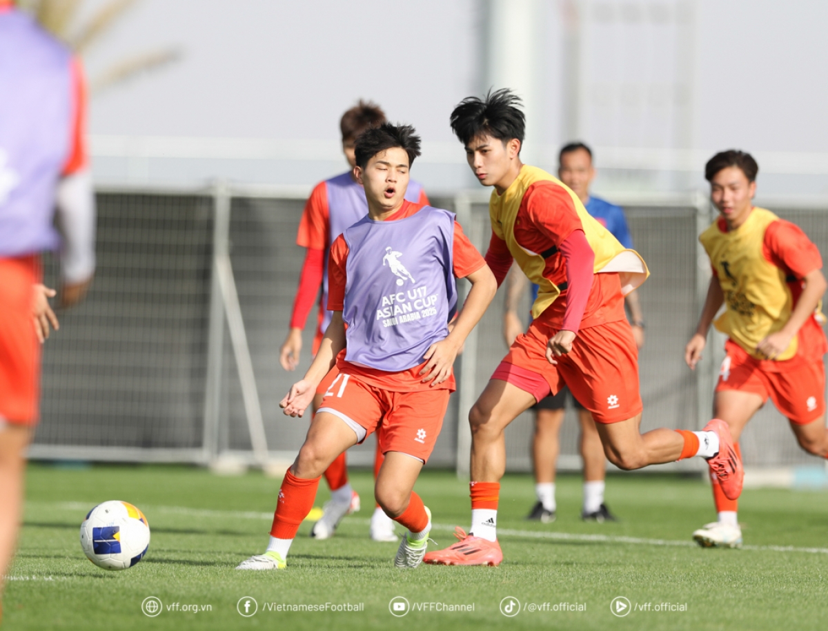 U17 Việt Nam chuẩn bị cho trận ra quân tại VCK U17 châu Á 2025 (ảnh: VFF)