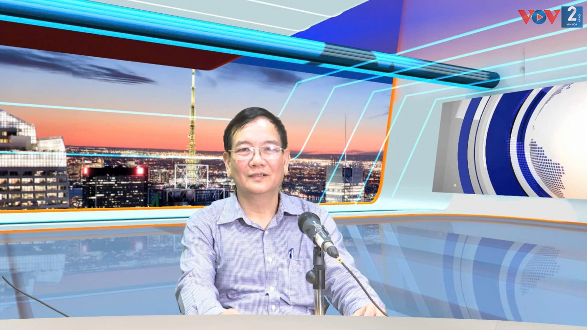 TS.BS Lâm Quốc Hùng - Giám đốc Trung tâm Đào tạo dinh dưỡng và thực phẩm - Viện Dinh dưỡng, Bộ Y tế tại phòng thu trực tiếp VOV2