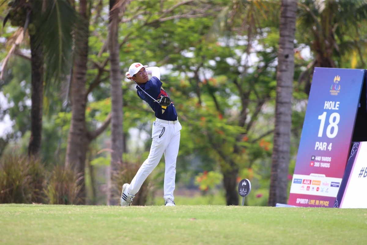 VĐV Lê Khánh Hưng mang về tấm HCV đầu tiên cho golf Việt Nam tại SEA Games 32 (ảnh: VGA)