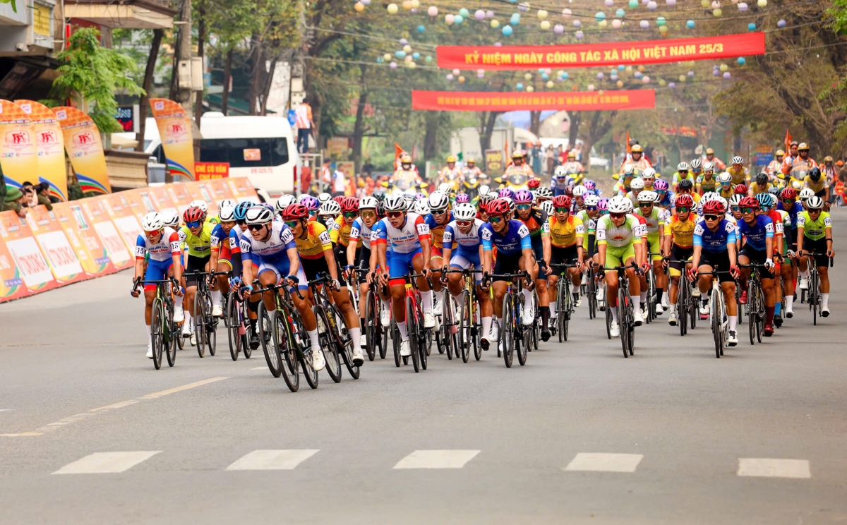 Cuộc đua xe đạp toàn quốc tranh Cúp truyền hình TP.HCM, HTV – Tôn Đông Á 2025
khởi tranh tại thành phố Tuyên Quang (ảnh: BTC)