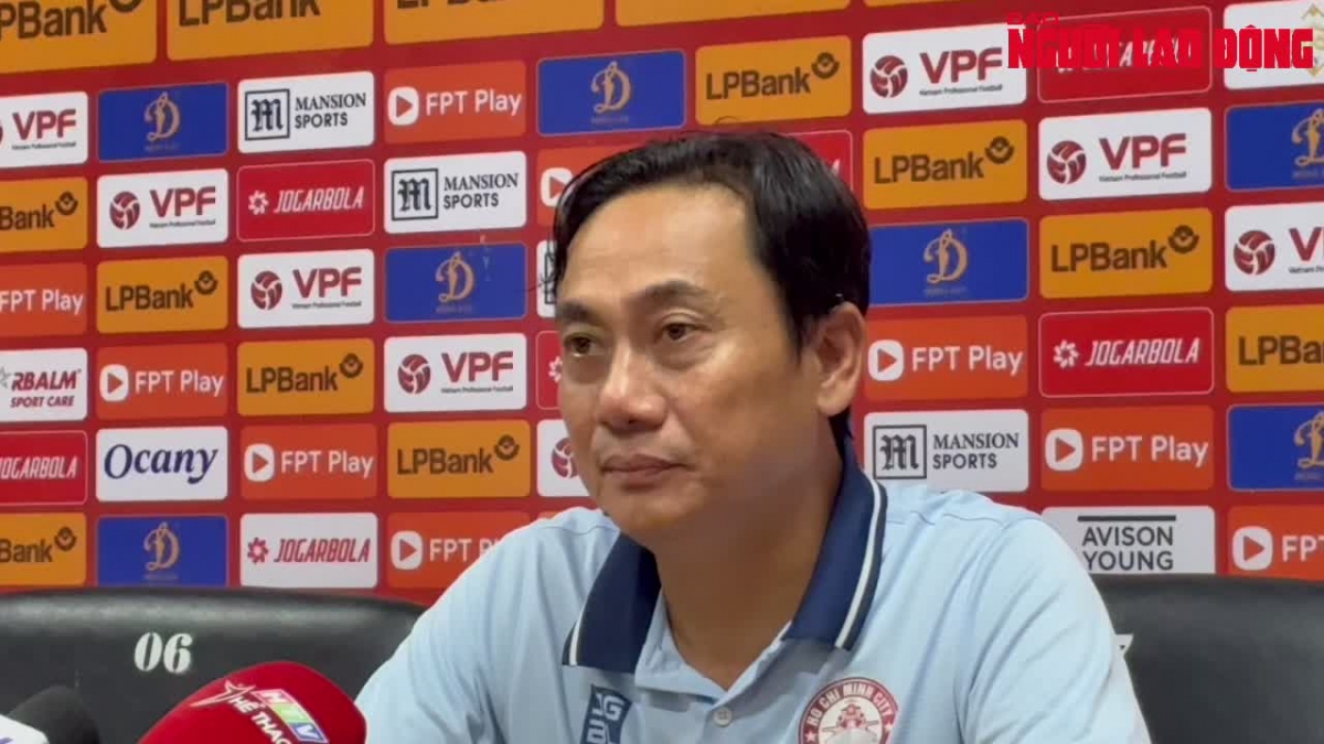 HLV Phùng Thanh Phương khẳng định quyết tâm cùng CLB TP.HCM trụ hạng an toàn tại V.League mùa này. Ảnh VPF