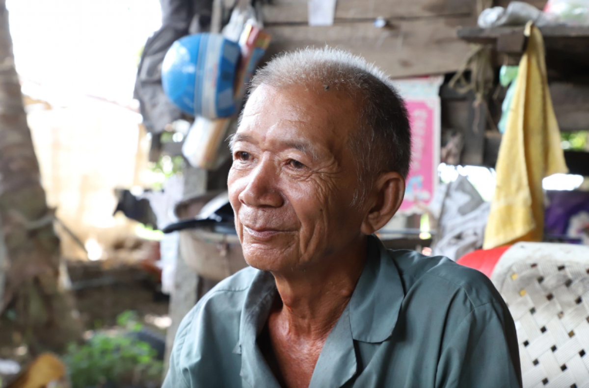 Ở tuổi đáng lẽ sống an nhàn bên con cháu, ông Tám Pho vẫn chọn hành trình kỳ lạ là giải cứu trâu bò