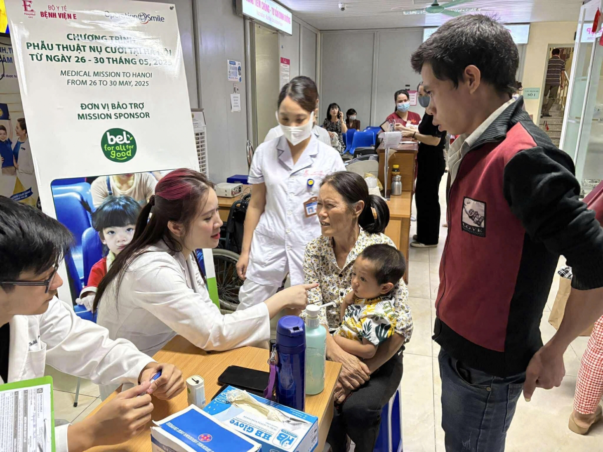 Bác sĩ, Tiến sĩ Nguyễn Hồng Nhung, Phó chủ nhiệm Bộ môn Phẫu thuật Hàm mặt và Phẫu thuật Trong miệng, Khoa Răng hàm mặt, Trường Đại học Y Dược
(Ảnh: Đại học Y dược, ĐHQGHN)