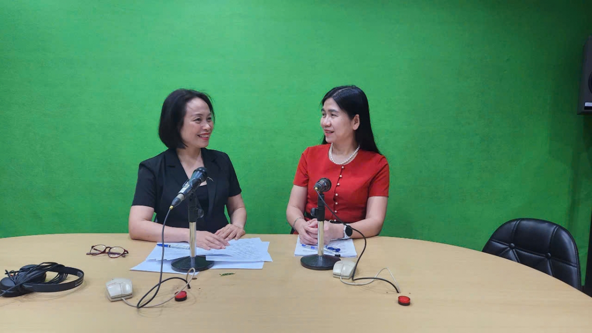 Bà Nguyễn Thị Nga- Phó Cục trưởng Cục Bà mẹ và Trẻ em- Bộ Y tế trao đổi cùng phóng viên VOV2. Ảnh PV