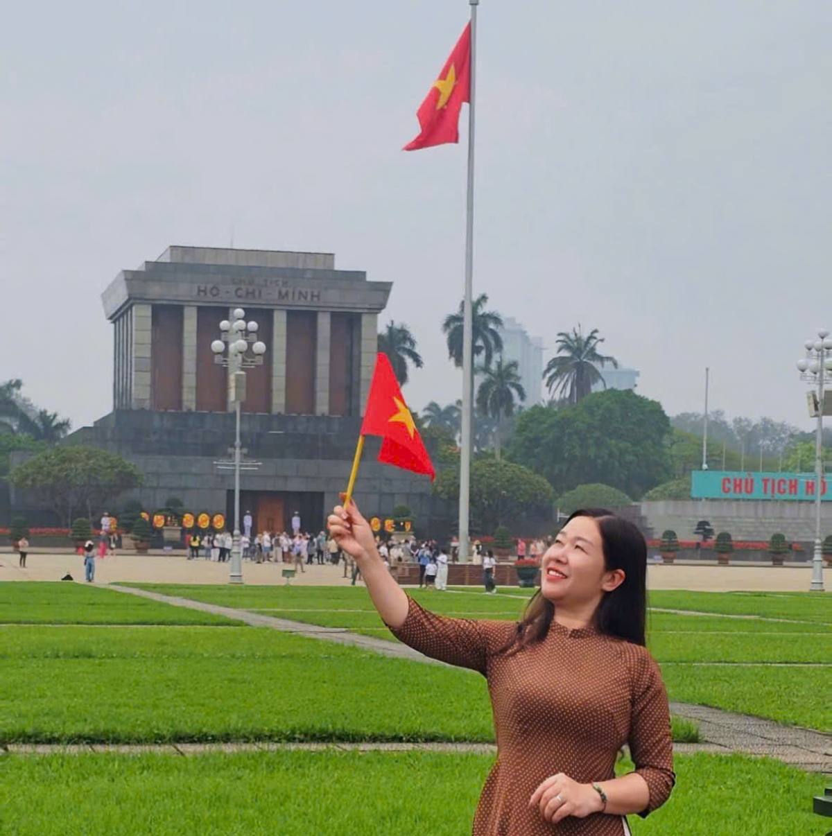 Cô giáo Đặng Thị Ngọc Hà, giáo viên Ngữ Văn, Hiệu phó trường THCS Thăng Long, Ba Đình, Hà Nội trong nhiều năm liền dạy học sinh lớp 9 đều gửi tới các em những yêu thương, động viên thông qua những vần thơ.