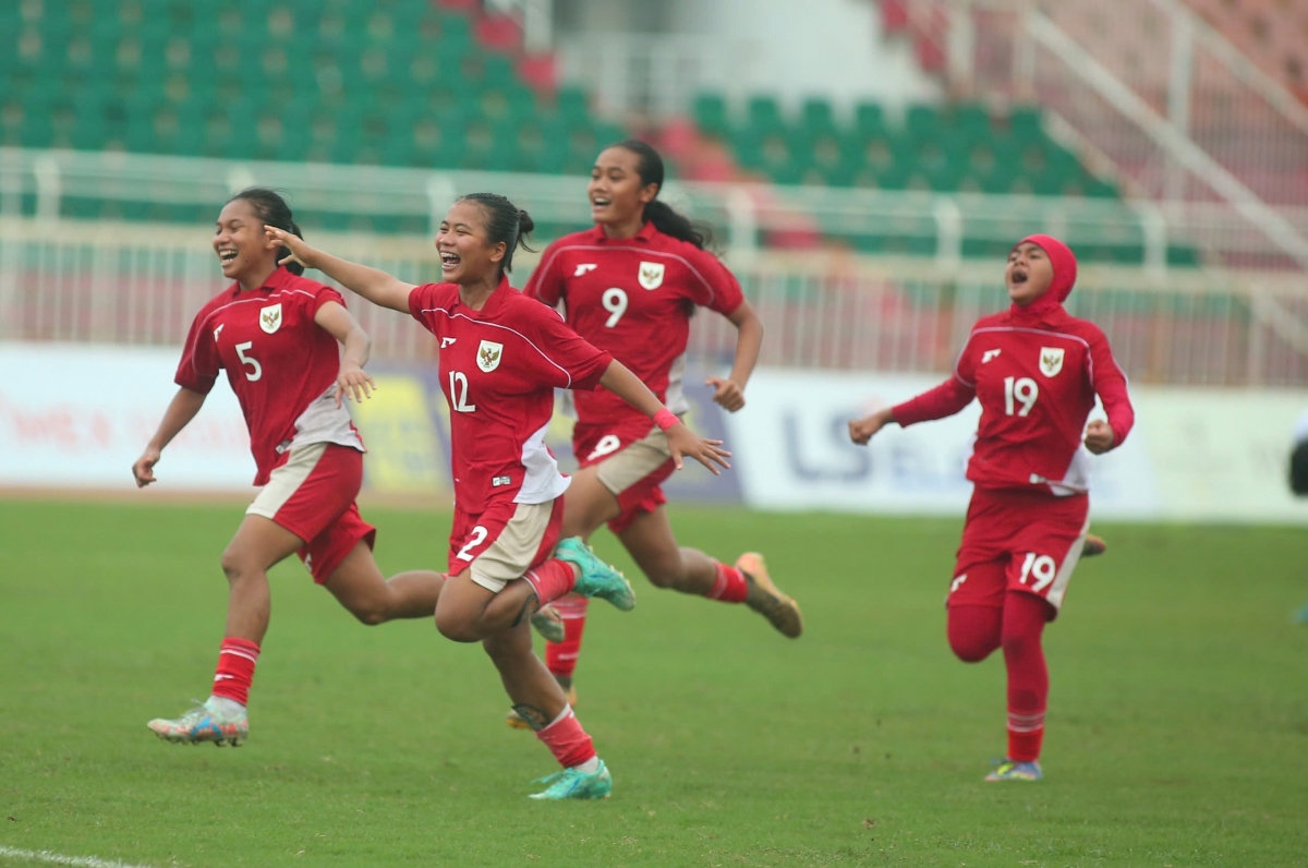 U19 nữ Indonesia đã vượt qua U19 nữ Myanmar trong trận tranh hạng 3 (Ảnh: VFF)