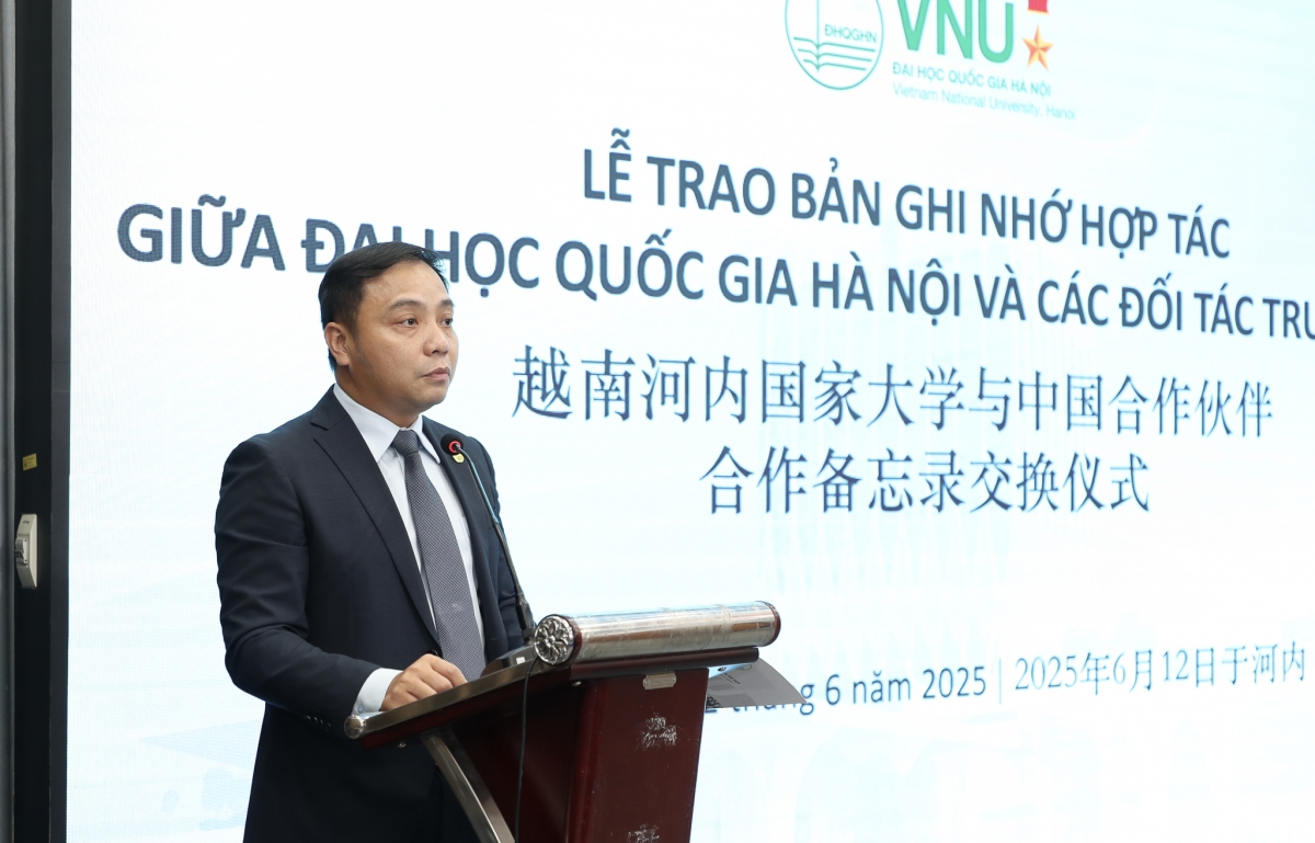 Phó Giám đốc ĐHQGHN Đào Thanh Trường phát biểu tại buổi lễ.( Ảnh : VNU )
