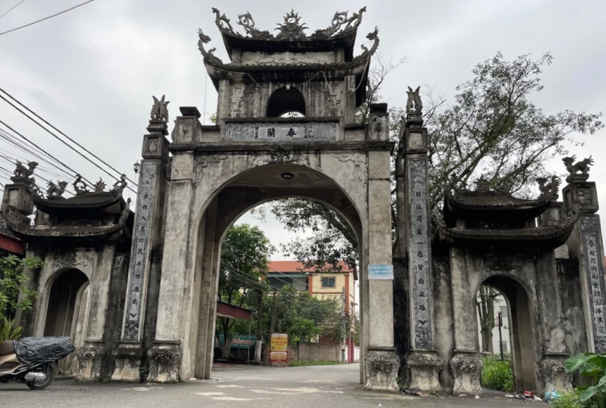 Cổng làng Ngọc Quan quê hương của Tế tửu Vũ Miên. Ảnh: Báo Dân Việt