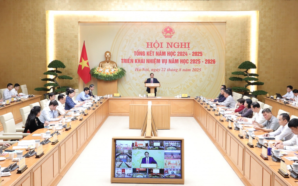 Thủ tướng Chính phủ Phạm Minh Chính chủ trì hội nghị 
(Ảnh: Bộ GD-ĐT)