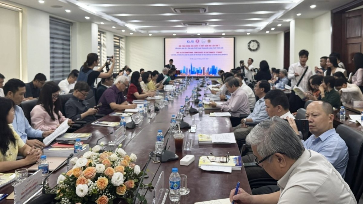 Hội thảo có sự tham gia của các chuyên gia, học giả, các nhà khoa học của Bộ Dân tộc và Tôn giáo; Đại học Quốc gia Hà Nội; các cơ sở nghiên cứu, đào tạo trong nước cùng các học giả quốc tế… (Ảnh: Thu Lương)