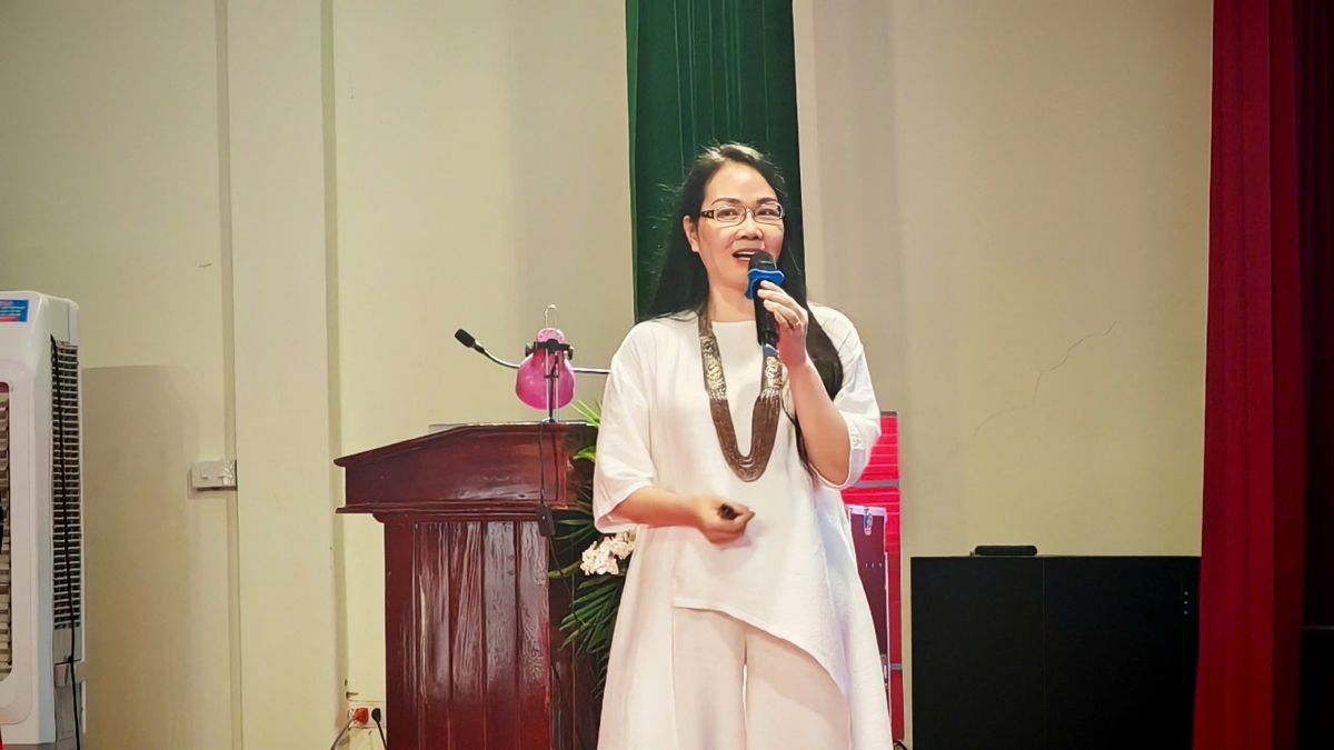 KTS Nguyễn Thu Hạnh, Chủ tịch Liên hiệp Khoa học Phát triển Du lịch bền vững - chủ trì ý tưởng quy hoạch khu du lịch “Làng Vũ Đại ngày ấy”. Ảnh: NVCC