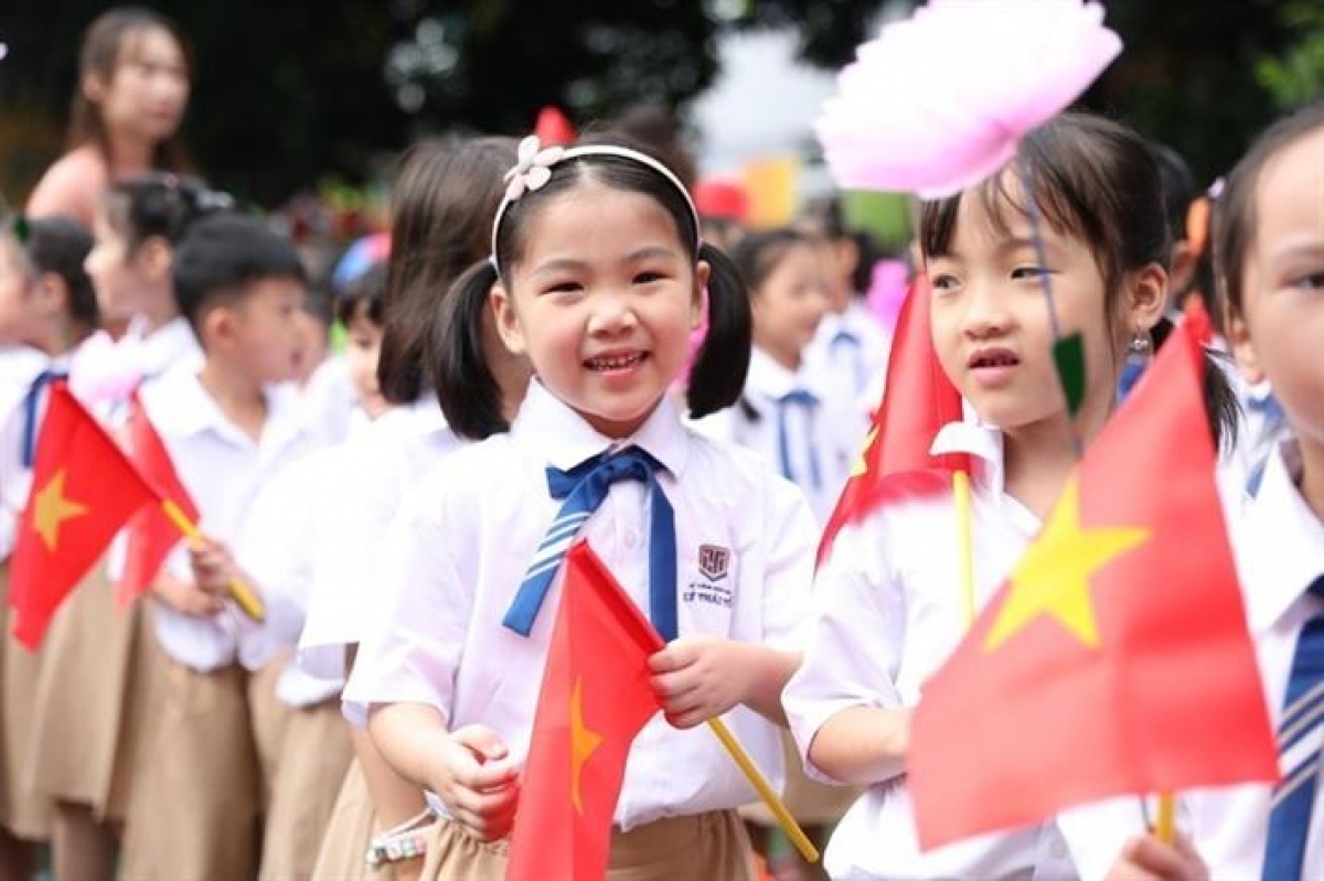 "Không để thiếu thầy cô, thiếu trường lớp, thiếu ăn thiếu mặc" là quan điểm chỉ đạo của Thủ tướng Chính phủ Phạm Minh Chính tại nghị tổng kết năm học 2024-2025 và triển  khai nhiệm vụ năm học 2025-2026 (Ảnh minh họa: Bộ GD-ĐT)