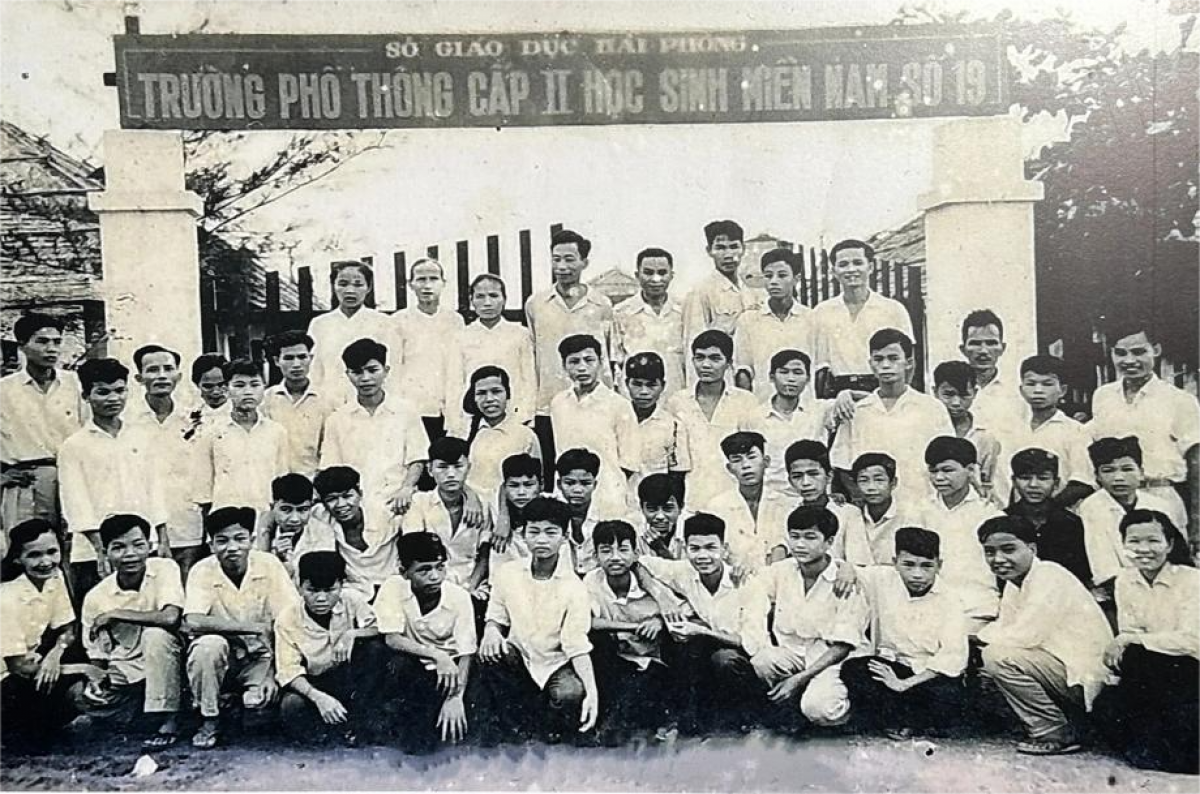 Học sinh lớp sáu ở Trường học sinh miền Nam số 19 tại Hải Phòng năm 1962
(Ảnh: Bảo tàng TP.HCM)