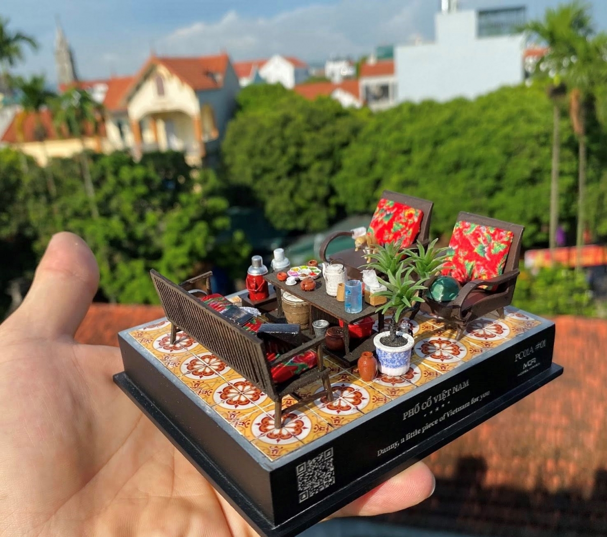 Khách hàng sẽ gợi ý thêm cho Nguyễn Cường sản phẩm từ những góc nhỏ gắn với kí ức cá nhân. Ảnh: NVCC