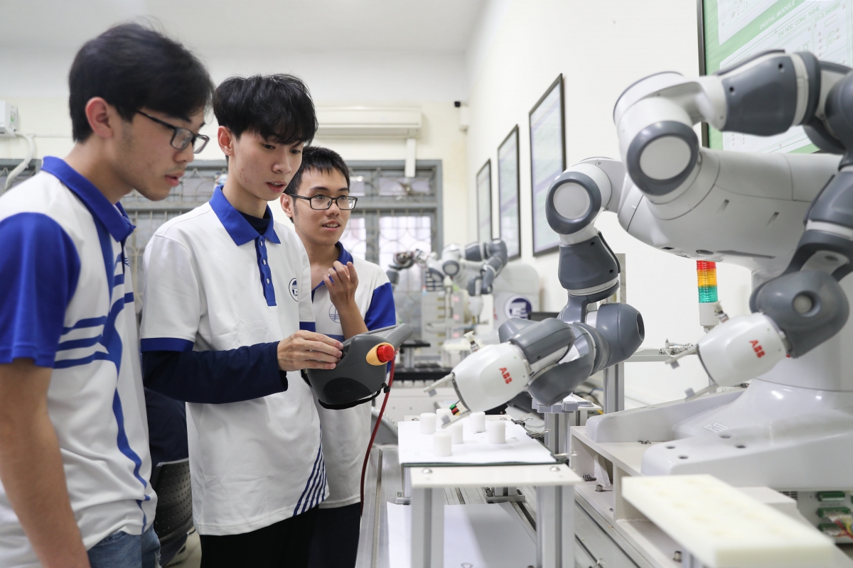 Sinh viên Trường Đại học Công nghệ, ĐHQG Hà Nội - Ảnh: UET