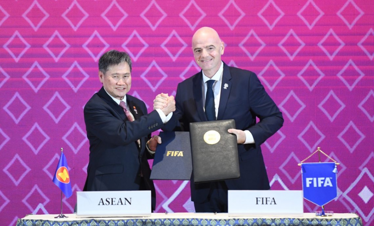 Với sự hỗ trợ từ FIFA, chương trình Football for Schools đã triển khai tại 9 quốc gia, mang bóng đá đến hàng triệu học sinh, thúc đẩy tinh thần đồng đội và bình đẳng giới. Ảnh: AFF.