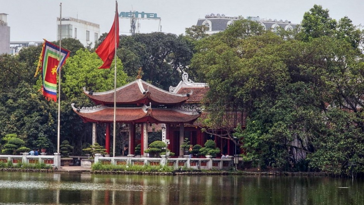 Đền Ngọc Sơn từng là nơi hội tụ các danh sĩ Thăng Long. Ảnh: BQLDTCC