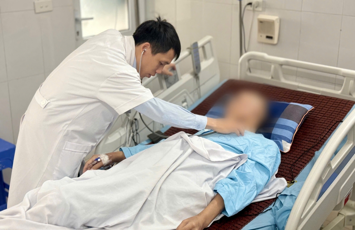 Bệnh nhân Đ. trong những ngày nằm viện điều trị nhiễm trùng  (Ảnh: BVCC)