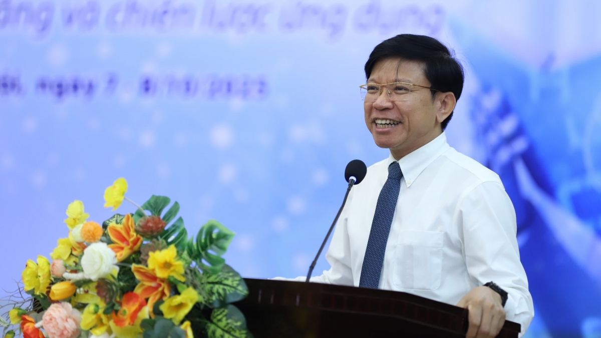 GS-TS Hoàng Anh Tuấn - Hiệu trưởng trường Đại học KHXH&amp;NV tại Khóa học Trí tuệ nhân tạo cho chuyên gia thông tin và thư viện. Ảnh: BTC