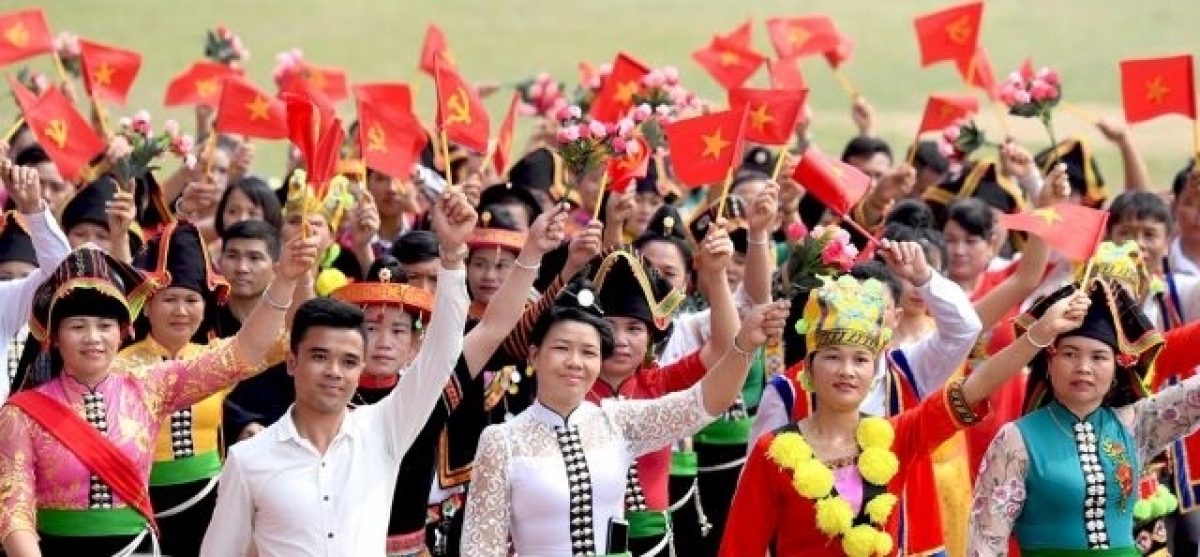 Yếu tố con người luôn được đặt ở vị trí trung tâm của sự phát triển. Ảnh: hdll.vn