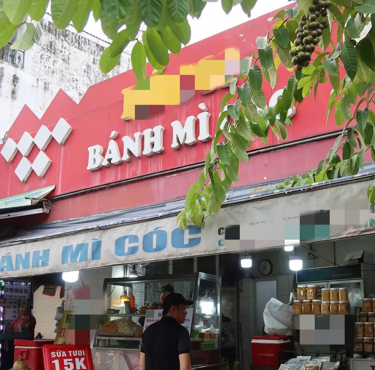 Tiệm bánh mì cóc cô B. tại TP. HCM nghi gây ngộ độc cho hàng trăm thực khách. Ảnh: Internet