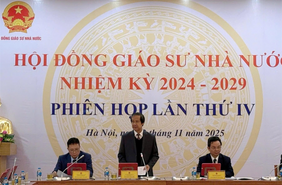 Chủ tịch Hội đồng Giáo sư nhà nước, Bộ trưởng GD-ĐT Nguyễn Kim Sơn, chủ trì phiên họp (Ảnh: HĐGSNN)