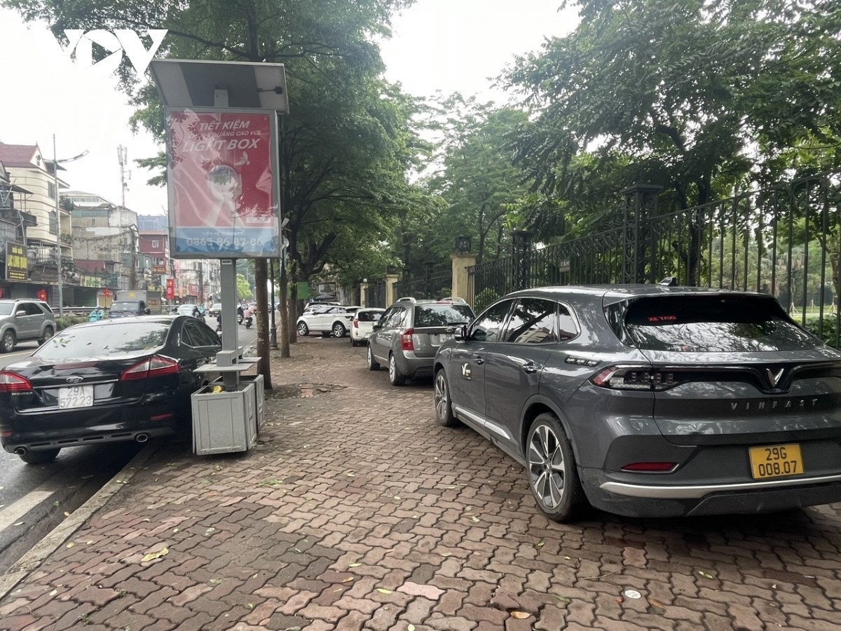 Vỉa hè đâu chỉ dành cho người đi bộ