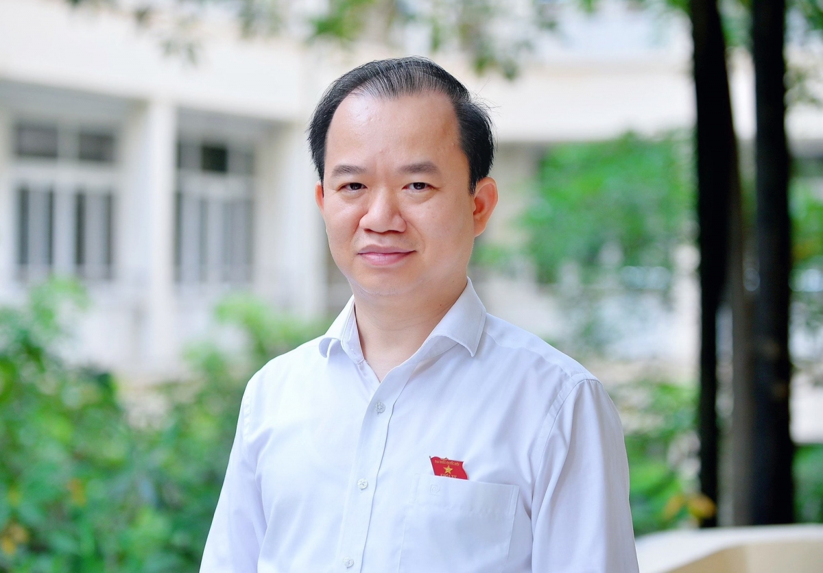 ĐBQH Bùi Hoài Sơn - nguồn ảnh: Cổng TTĐTQH
"Tôi tin rằng với bản lĩnh đã được hun đúc qua nhiều thế hệ, với trí tuệ và khát vọng của con người Việt Nam, Đại hội 14 sẽ mở ra một chương mới rực rỡ hơn trong hành trình phát triển của dân tộc, một Việt Nam hùng cường, thịnh vượng, nhân văn và bền vững"