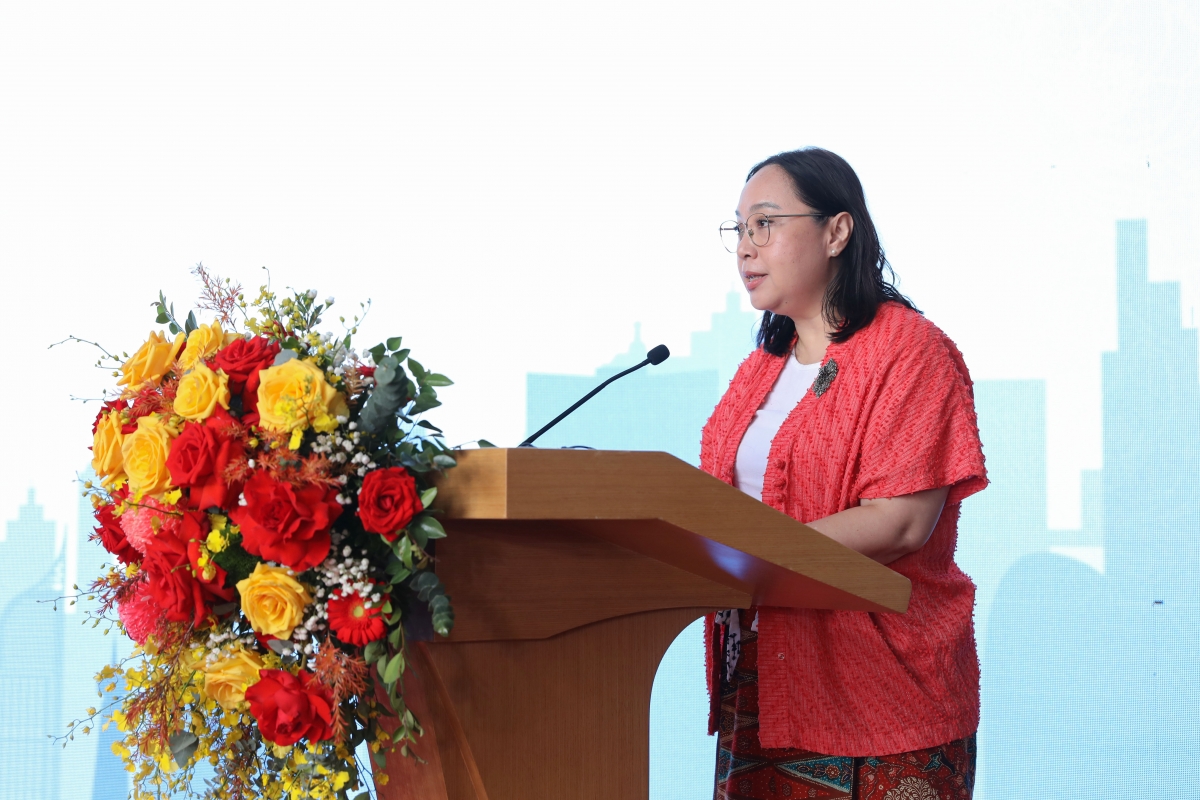 Bà Jane Runkat, Đại biện lâm thời Cộng hòa Indonesia tại Việt Nam phát biểu tại lễ khai mạc triển lãm "Việt Nam - Indonesia: 70 năm hợp tác và phát triển". Ảnh: Đức Anh