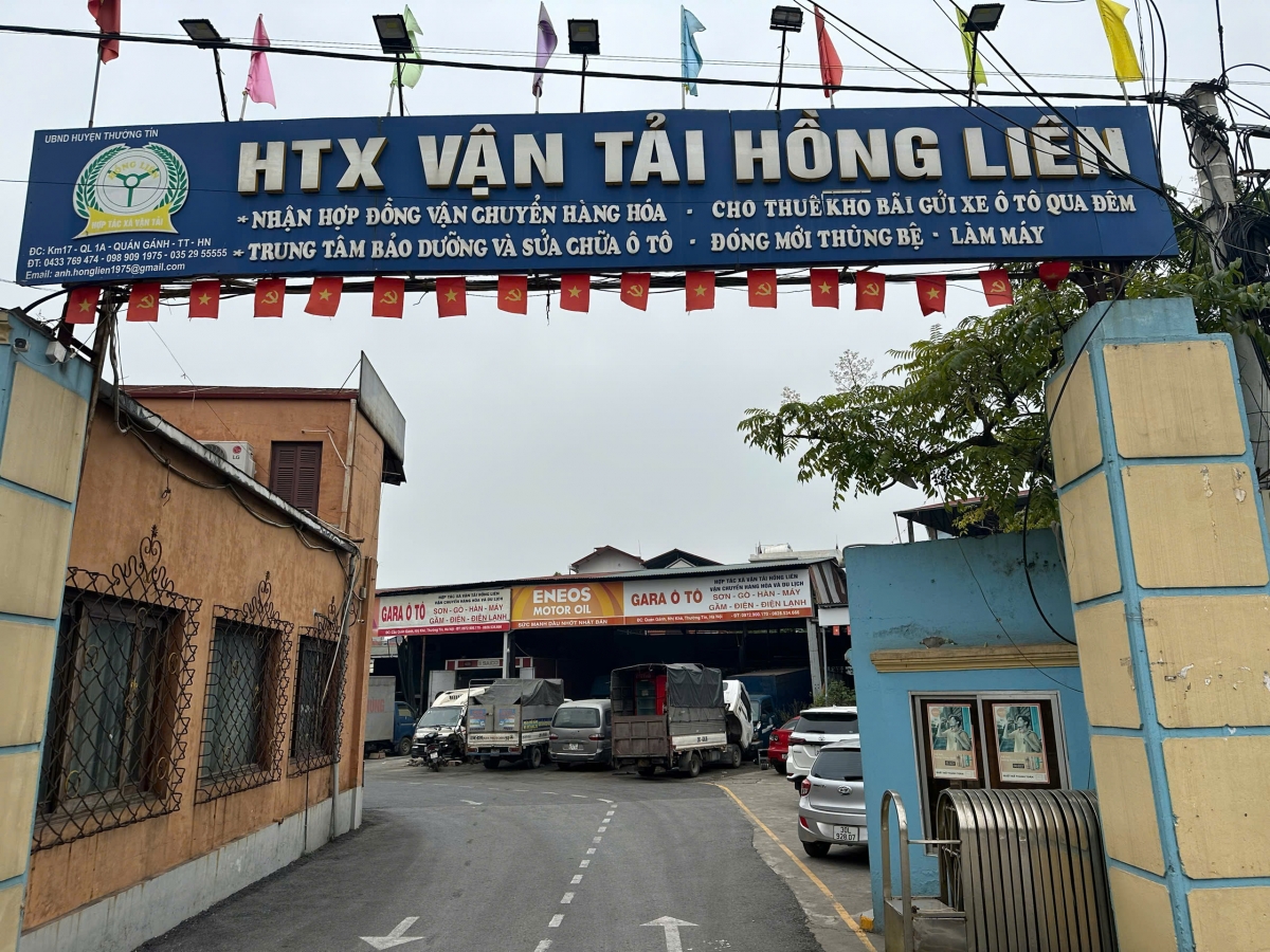 Sau 25 năm xây dựng, HTX Vận tải Hồng Liên có được cơ ngơi khang trang, đáp ứng các dịch vụ vận tải dịch vụ tới khách hàng trong và ngoài nước. Ảnh: NVCC