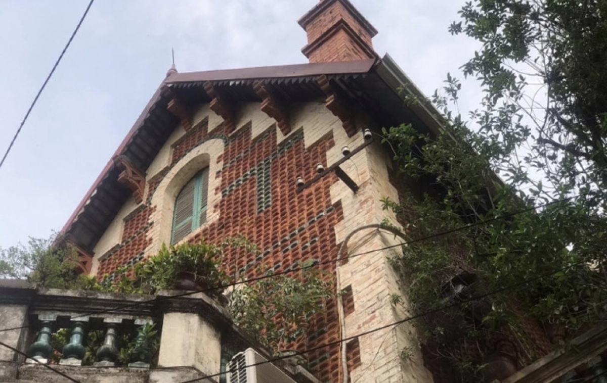 Biệt thự số 9 đường Thanh Niên (Hà Nội)  mang phong cách miền Bắc nước Pháp từng thuộc sở hữu của Giám đốc Nhà máy Gạch ngói Đông Dương (Ảnh: Tạp chí Kiến trúc)