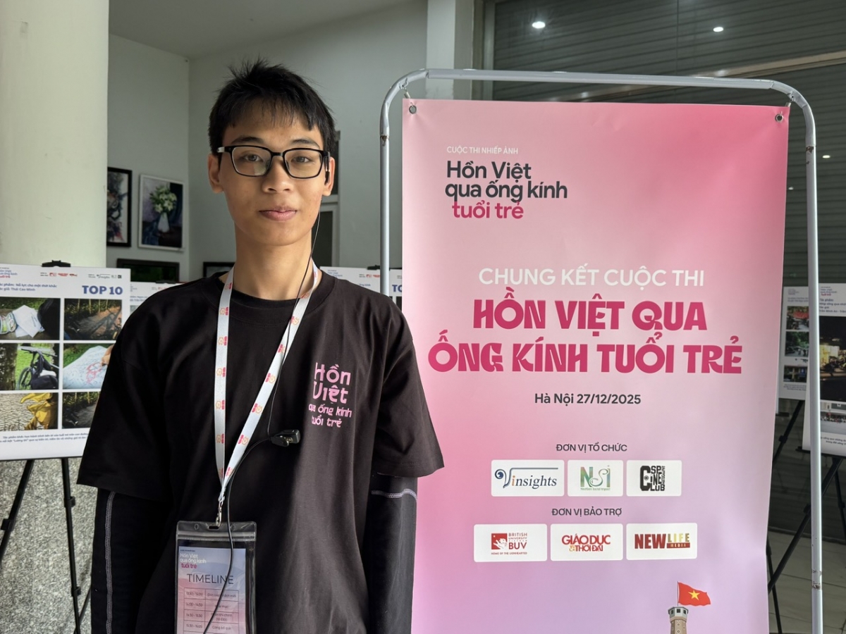 Phạm Vũ Anh Khoa  học sinh 11 chuyên sinh ĐH Sư phạm Hà Nội , trưởng ban nhân sự cuộc thi (Ảnh: Thu Lương)