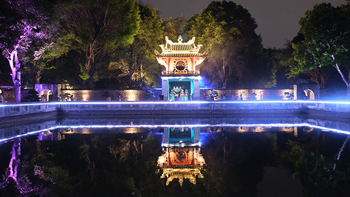 Văn Miếu - Quốc Tử Giám về đêm