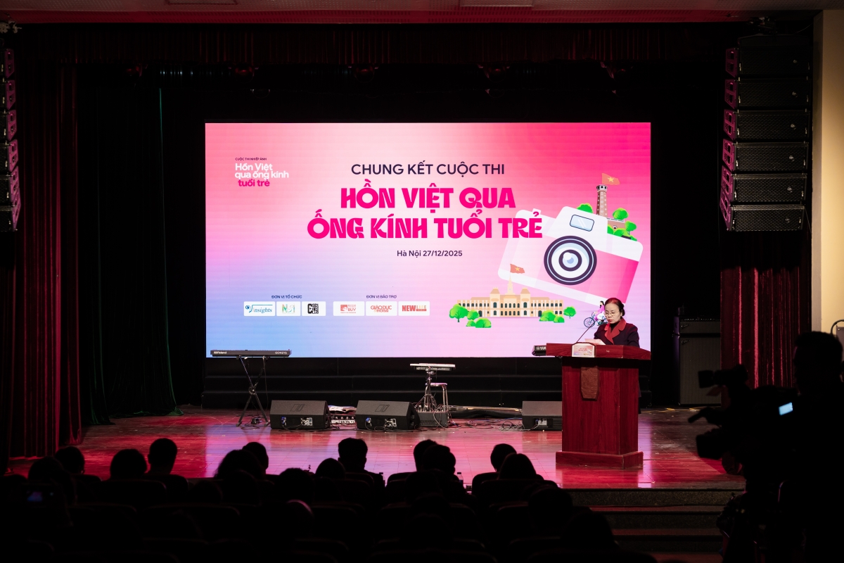 TS Trần Thị Hải Yến, Hiệu trưởng Trường THPT Trần Phú - Hoàn Kiếm (Hà Nội) phát biểu
( Ảnh : Thu Lương )