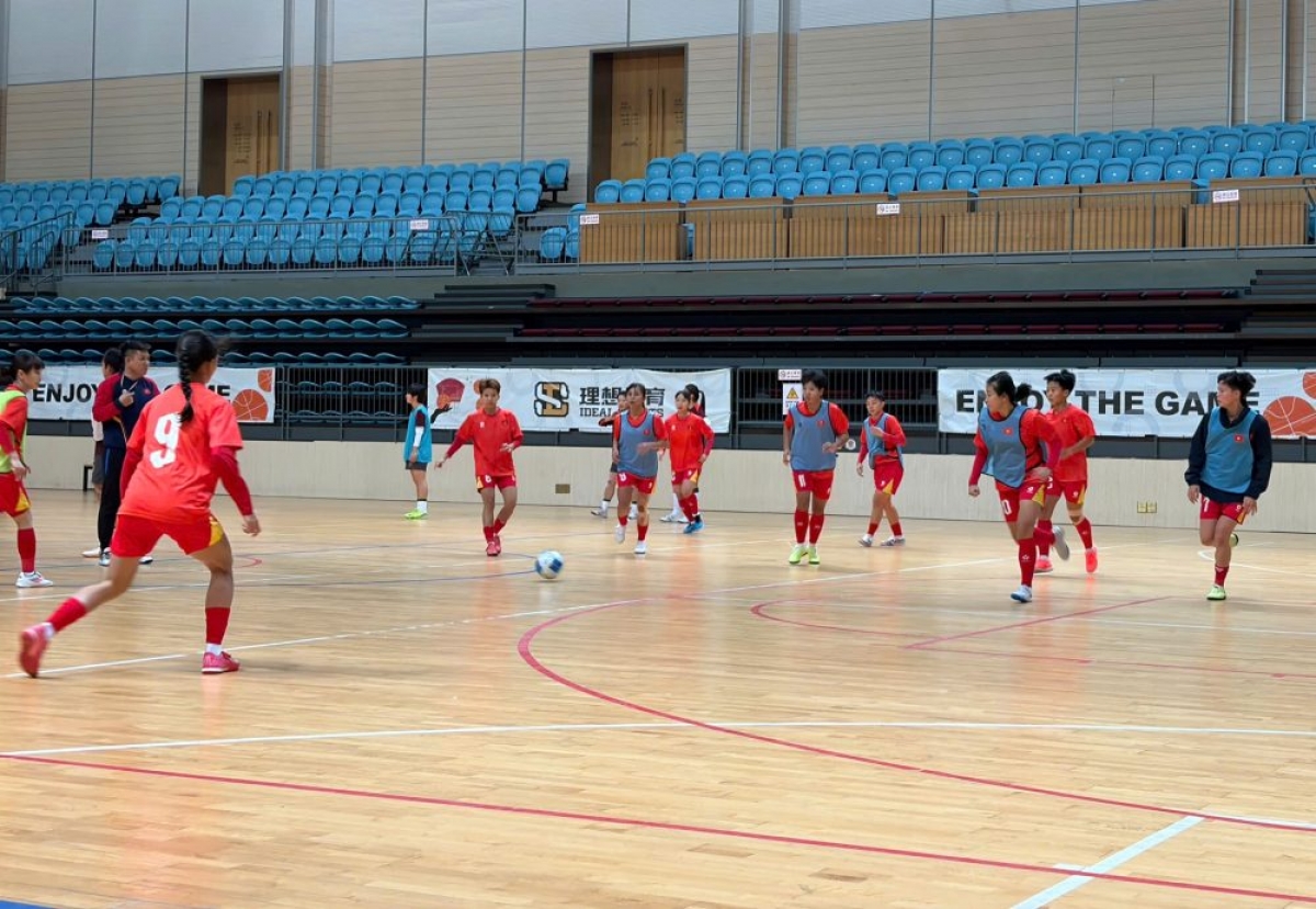 Tuyển nữ futsal Việt Nam trong chuyến tập huấn Trung Quốc chuẩn bị cho SEA Games 33 (ảnh: VFF)