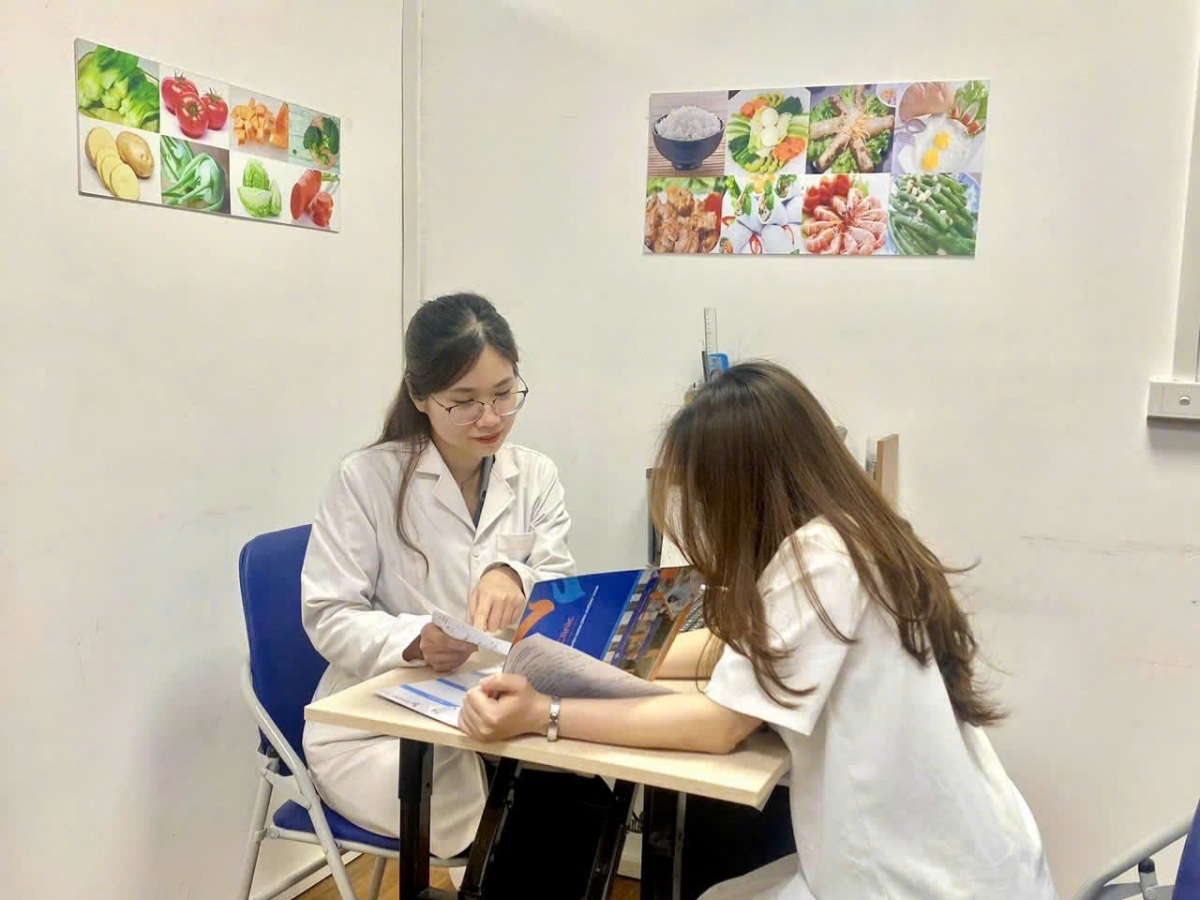 BS Đoàn Hồng khẳng định, việc lựa chọn thực phẩm chất lượng, an toàn sẽ mang lại sức khỏe và niềm vui cho người tiêu dùng khi Tết đến, Xuân về. Ảnh: BSCC